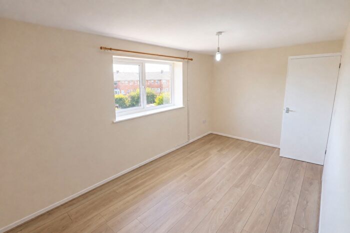 2 Bedroom Flat To Rent In Crabtree Lane, Hemel Hempstead, HP3