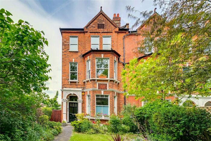 Studio To Rent In Larkhall Rise, London, SW4