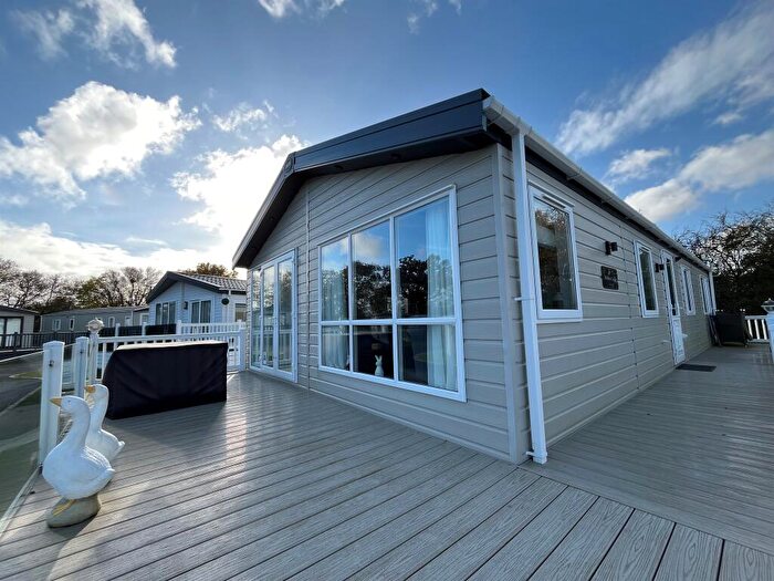 3 Bedroom Park Home For Sale In Carlton Meres Holiday Park, Carlton, Saxmundham, IP17
