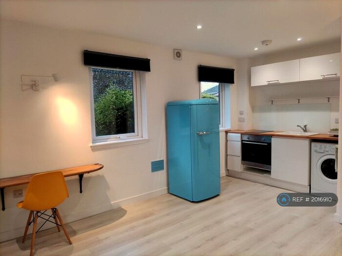 1 Bedroom Flat To Rent In Buckstone Circle, Edinburgh, EH10