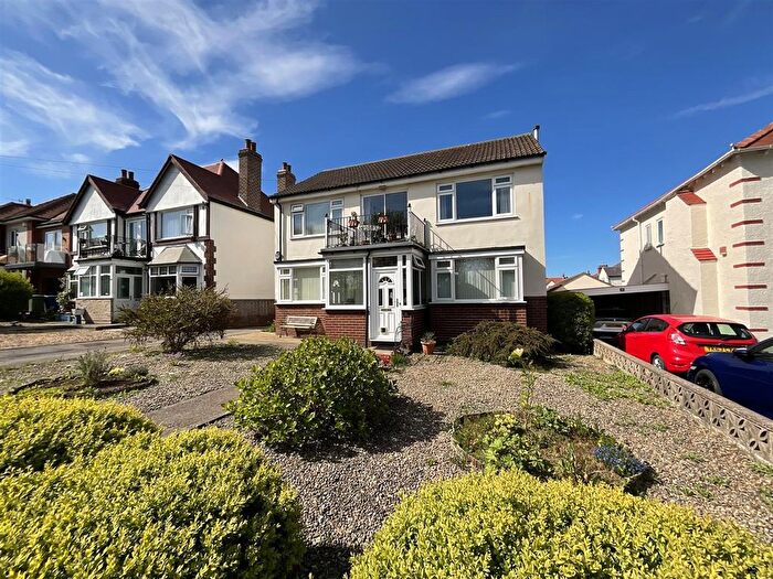 2 Bedroom Flat For Sale In Scalby Mills Road, Scarborough, YO12