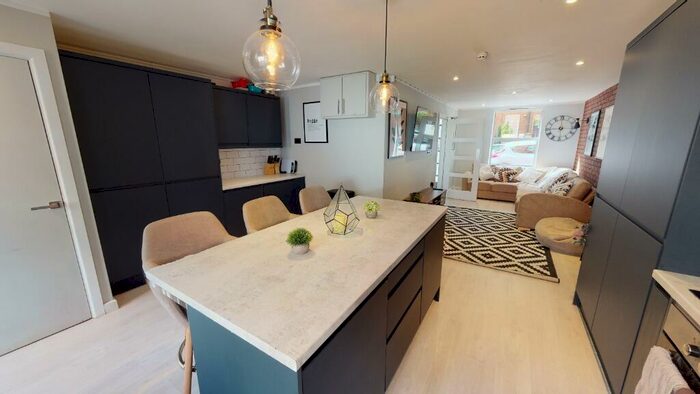 8 Bedroom Flat To Rent In North Sherwood Street, Arboretum, Nottingham, NG1