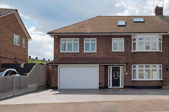 5 Bedroom Semi-Detached House For Sale In Chelmer Drive, Hutton, Brentwood, CM13