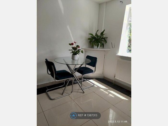 Studio To Rent In Carlisle Avenue, London, W3