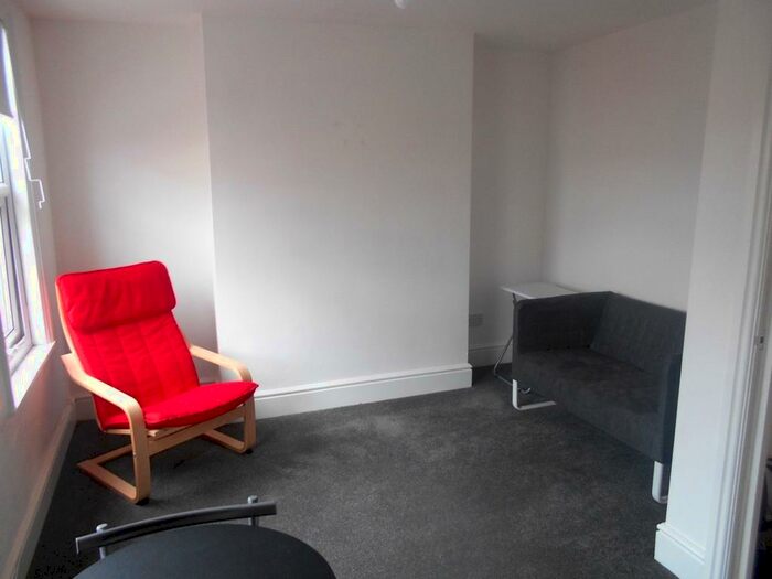 1 Bedroom Flat To Rent In Rolleston Street, Swindon, Wiltshire, SN1
