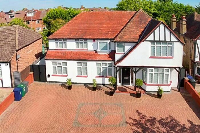 6 Bedroom Detached House For Sale In Glendale Avenue, Edgware, HA8