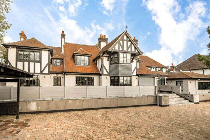 3 Bedroom Flat To Rent In Beech Hill Avenue, Barnet, EN4