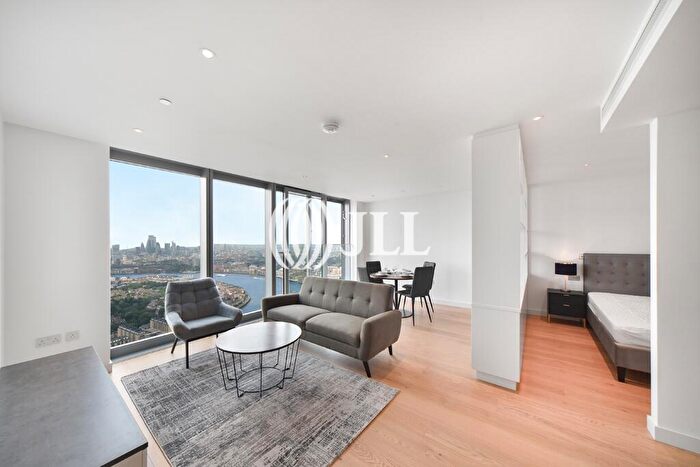 Flat To Rent In Landmark Pinnacle, London, E14