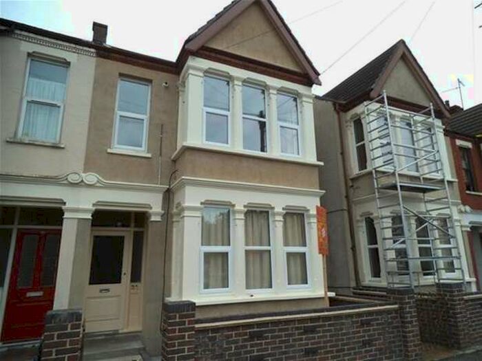 Flat To Rent In Whitegate Road, Southend On Sea, SS1