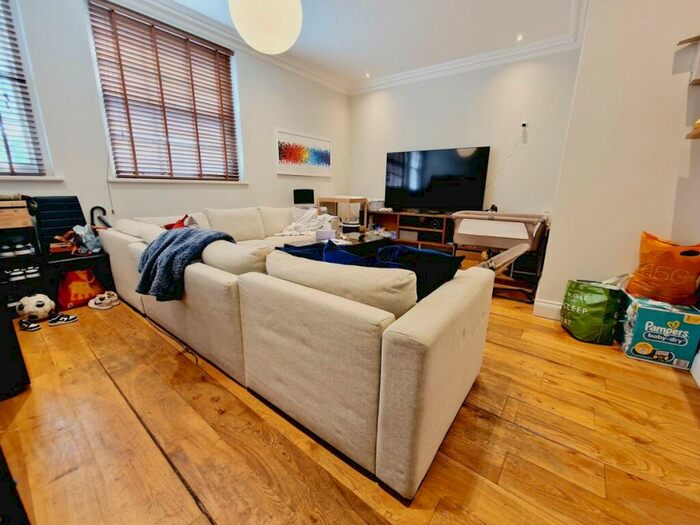 4 Bedroom Semi-Detached House To Rent In Richmond Avenue, Islington, N1