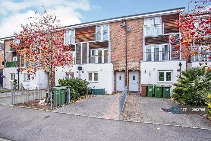 3 Bedroom Terraced House To Rent In Hengist Way, Wallington, SM6