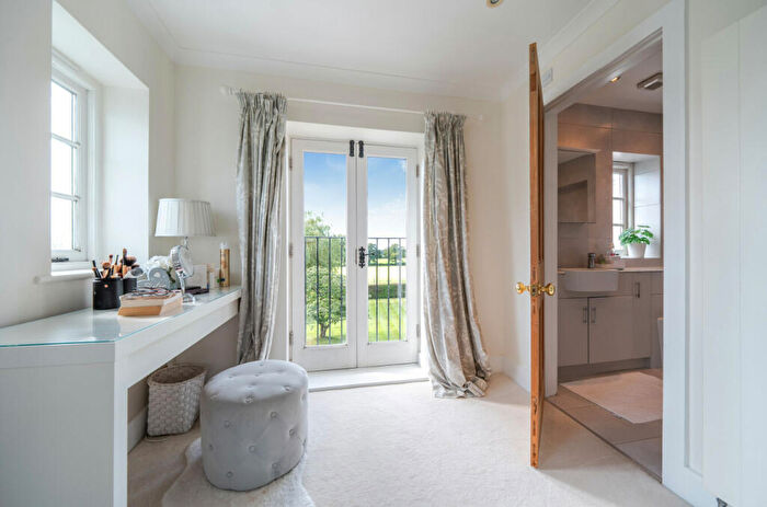 4 Bedroom Detached House For Sale In Upham Street, Upham, Southampton, Hampshire, SO32