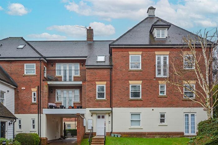 2 Bedroom Flat For Sale In Sawyers Grove, Brentwood, CM15