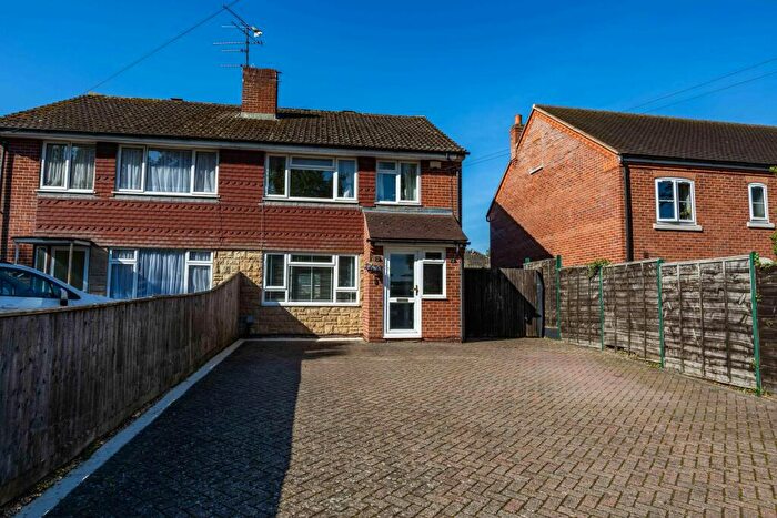 3 Bedroom Semi-Detached House To Rent In Greenham Road, Newbury, RG14