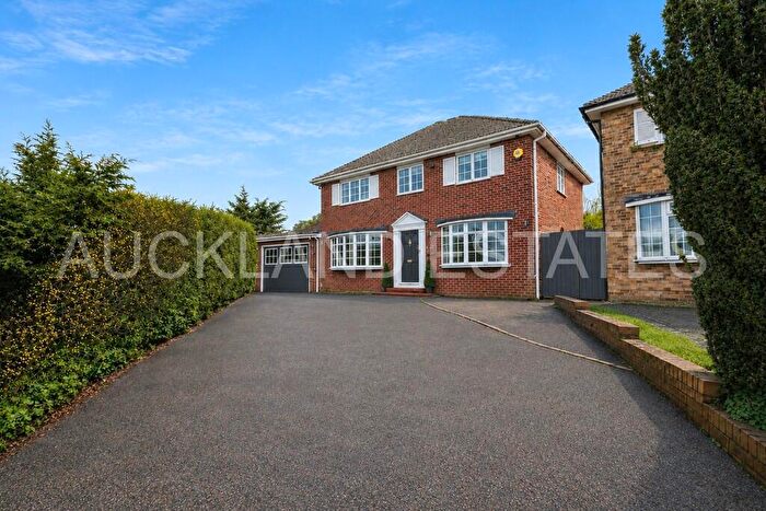 4 Bedroom Detached House For Sale In Blanche Lane, South Mimms, EN6