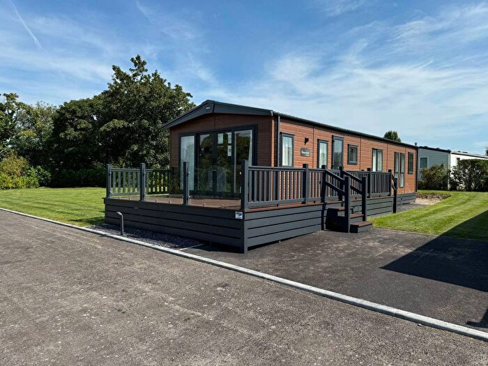 2 Bedroom Lodge For Sale In Singleton Road, Weeton, Preston, PR4