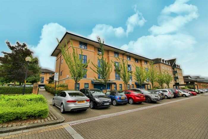 3 Bedroom Flat To Rent In Crowfield House, North Row, Milton Keynes, MK9