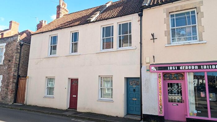 2 Bedroom Flat For Sale In St Cuthbert Street, Wells, BA5
