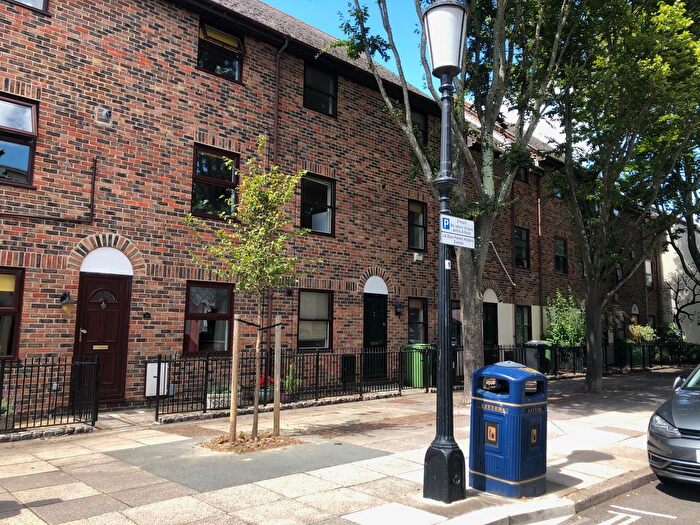 5 Bedroom Town House To Rent In Eldon Street, Southsea, PO5