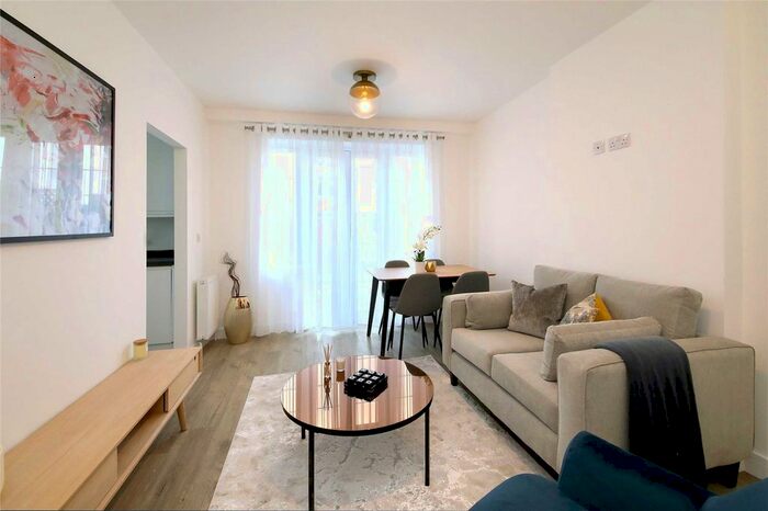 1 Bedroom Flat For Sale In Highway Court, Beaconsfield HP9