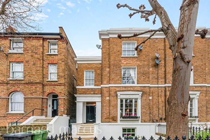 2 Bedroom Flat For Sale In Lorn Road, London, SW9