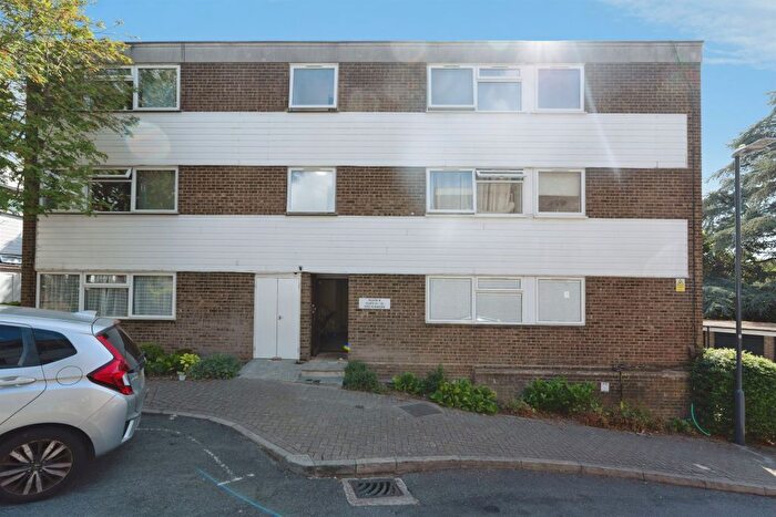 2 Bedroom Flat For Sale In Sudbury Hill, Harrow, HA1