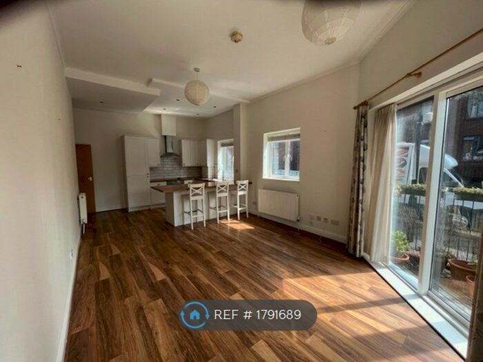 2 Bedroom Flat To Rent In Merlins Court, London, WC1X