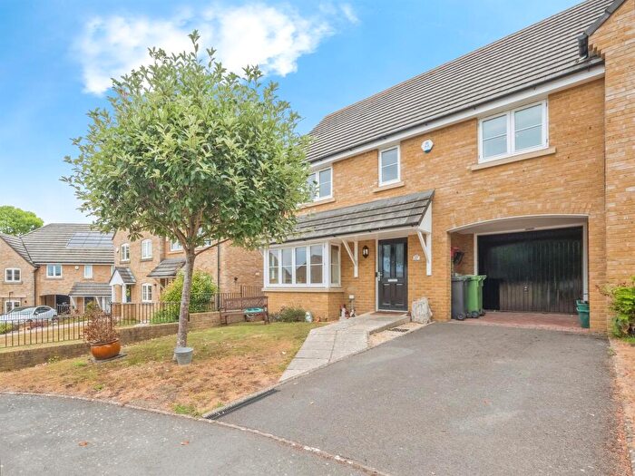 3 Bedroom Semi-Detached House For Sale In Sprague Close, Weymouth, DT3