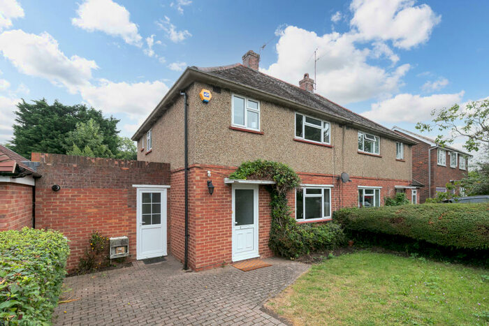 4 Bedroom Semi-Detached House To Rent In St. Johns Road, Guildford, GU2