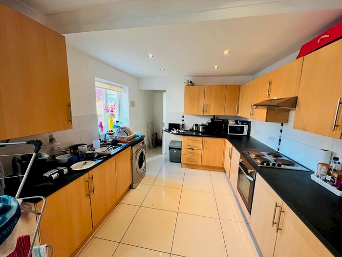 5 Bedroom Semi-Detached House To Rent In Moy Road, Cardiff CF24