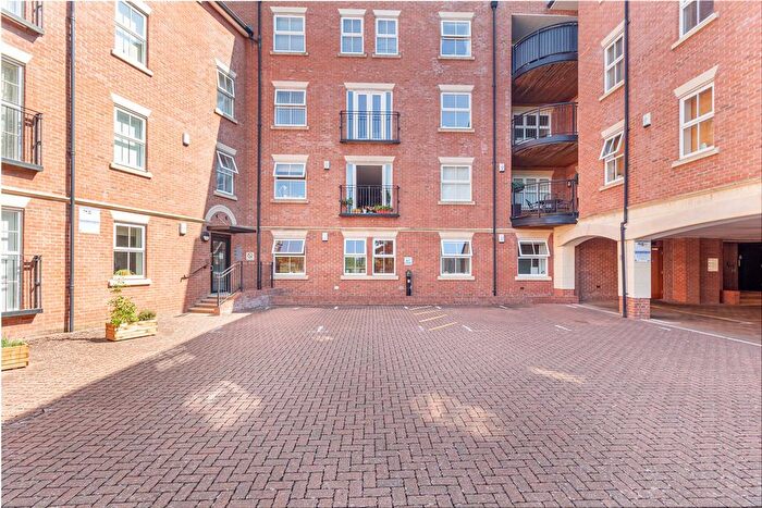 2 Bedroom Flat For Sale In Armstrong Drive, Worcester, WR1