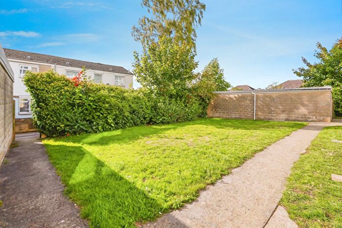 2 Bedroom Flat For Sale In Leiden Road, Headington, Oxford, OX3