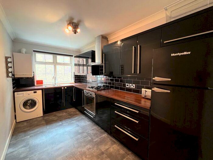 2 Bedroom Flat To Rent In Withdean Rise, Brighton, BN1