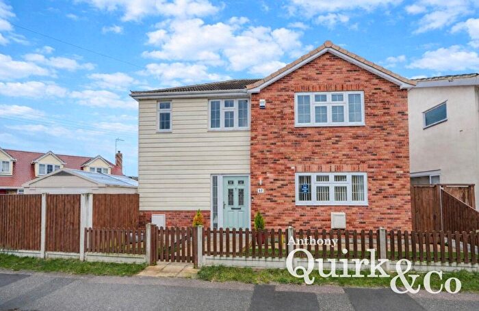 3 Bedroom Detached House For Sale In Waarden Road, Canvey Island, SS8