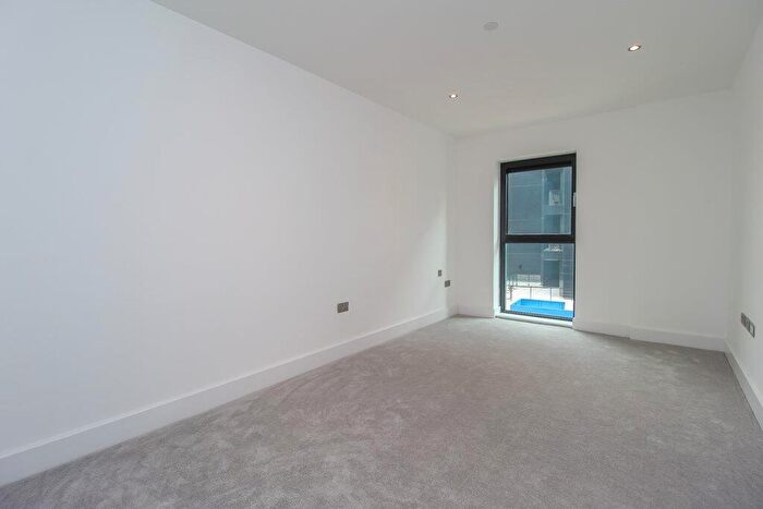 1 Bedroom Flat To Rent In Waterford House, Bayscape, Cardiff Marina, CF11