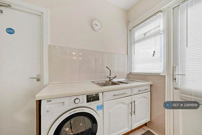 5 Bedroom Terraced House To Rent In Trundleys Road, London, SE8