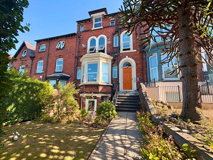 Flat To Rent In Kelso Road, Hyde Park, Leeds, LS2