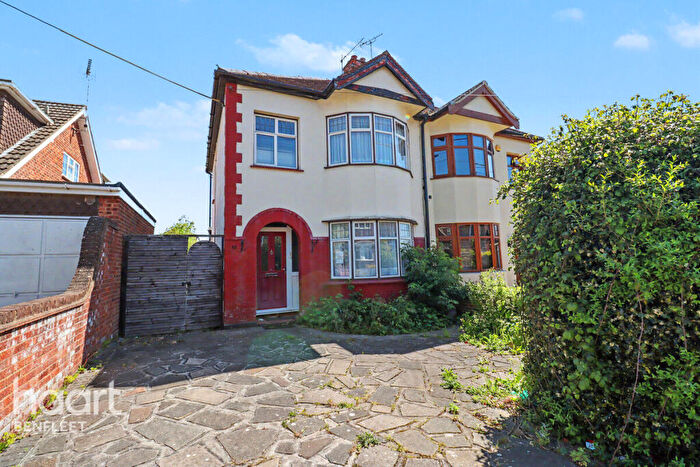 3 Bedroom Semi-Detached House For Sale In Clarence Road, Benfleet, SS7