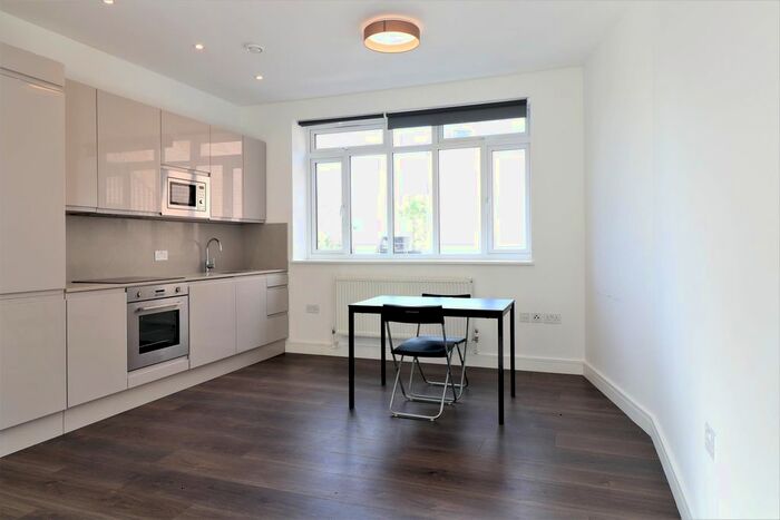 1 Bedroom Flat To Rent In The Parade, High Street WD17