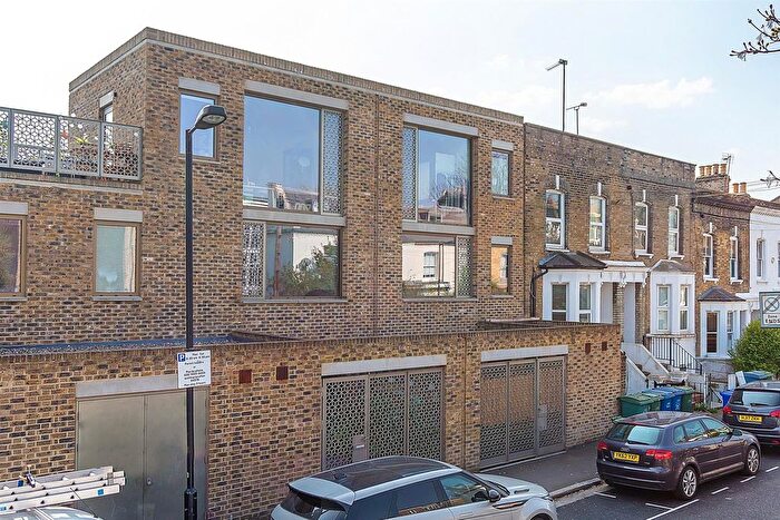 2 Bedroom Town House To Rent In Choumert Road, London, SE15