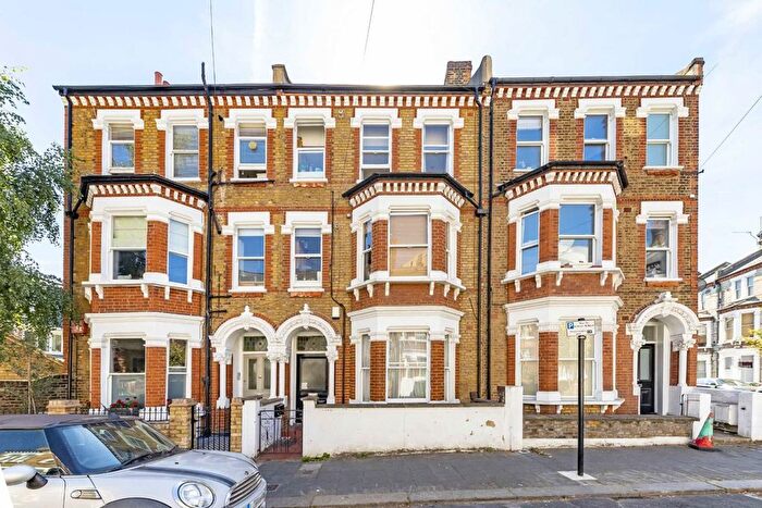 2 Bedroom Flat To Rent In Kenwyn Road, Clapham, SW4