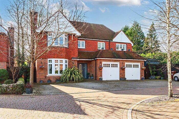 5 Bedroom Property For Sale In Kenmore Close, Epsom, KT17