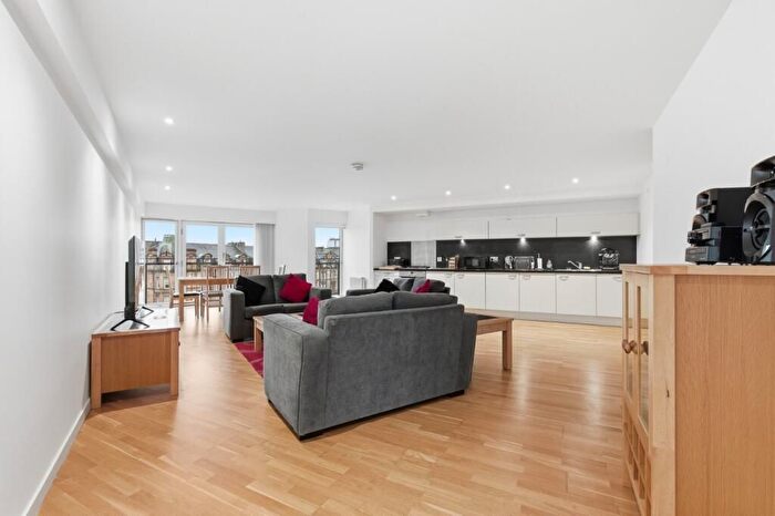 2 Bedroom Flat To Rent In High Street, Glasgow, G1