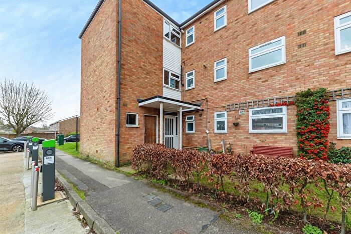 2 Bedroom Flat For Sale In Kingscroft, Welwyn Garden City, AL7