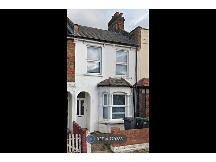 3 Bedroom Terraced House To Rent In Clinton Road, London, N15