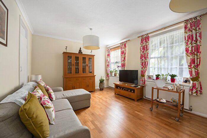 2 Bedroom Flat For Sale In Lancaster West, London, W11