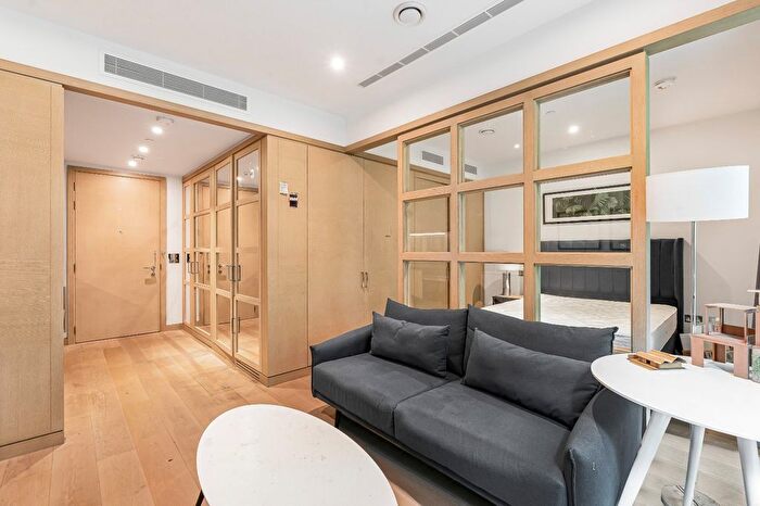 1 Bedroom Flat For Sale In Viaduct Gardens, New Covent Garden, SW11