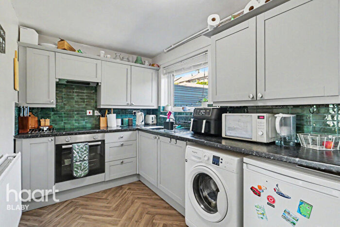 2 Bedroom End Of Terrace House For Sale In Featherstone Drive, Leicester, LE2