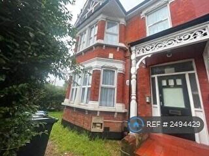 6 Bedroom Detached House To Rent In Natal Road, London, N11