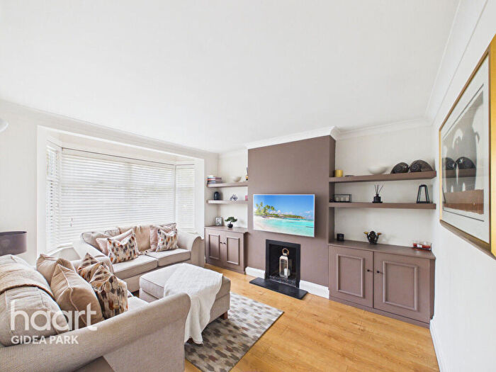 3 Bedroom Apartment For Sale In Lodge Avenue, Gidea Park, RM2